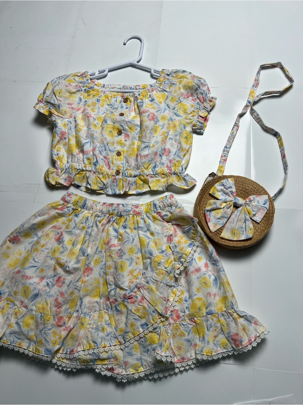 Tommy Bahama Girl Floral Two-Piece Crop Top & Skirt Set in Yellow w/ purse 3-4T